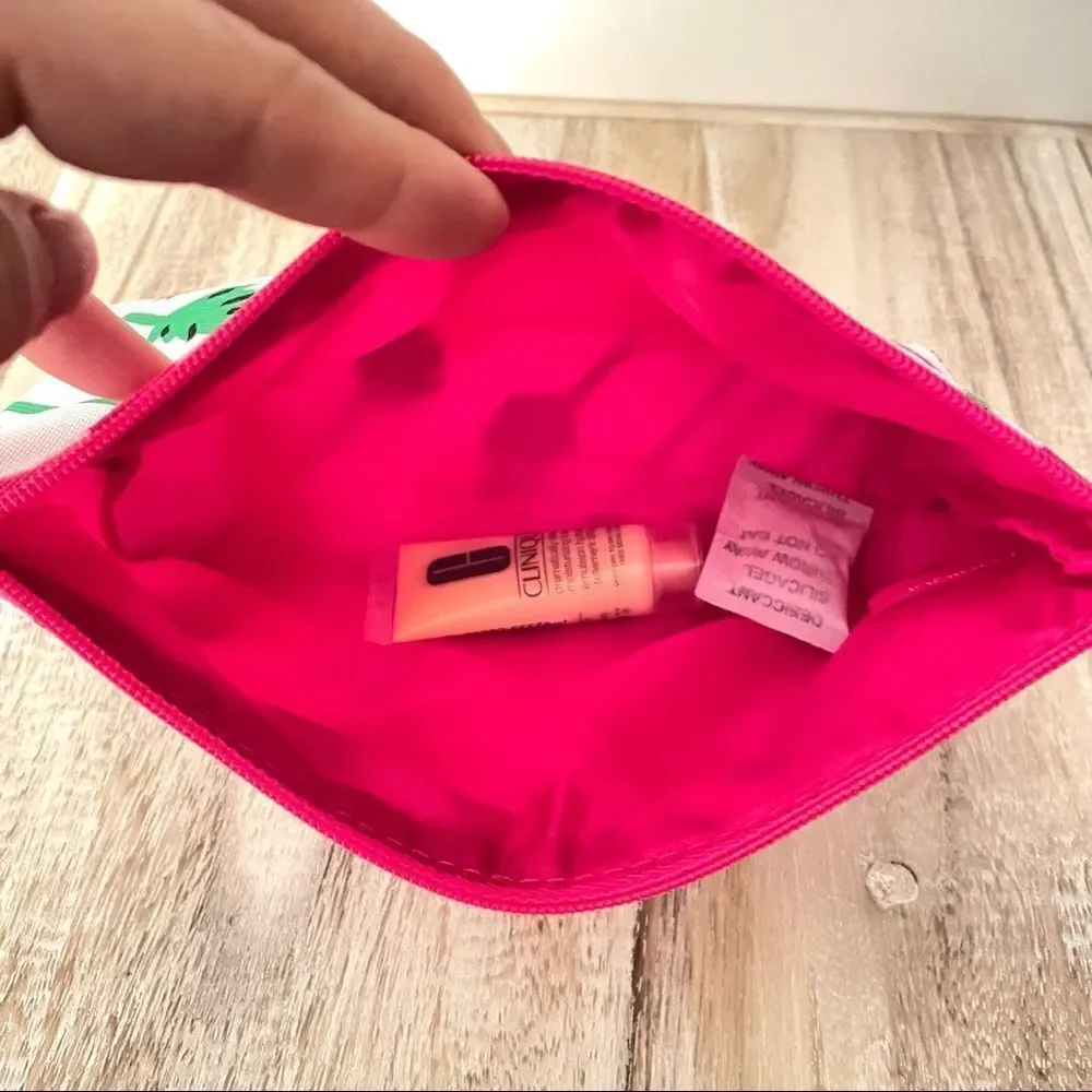 NWT Clinique 2 Pc Set of makeup bag & Dramatically different moisturizing lotion